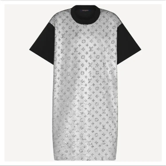 So this is a Small size T-shirt dress from Louis Vuitton - Picture 1 of 2